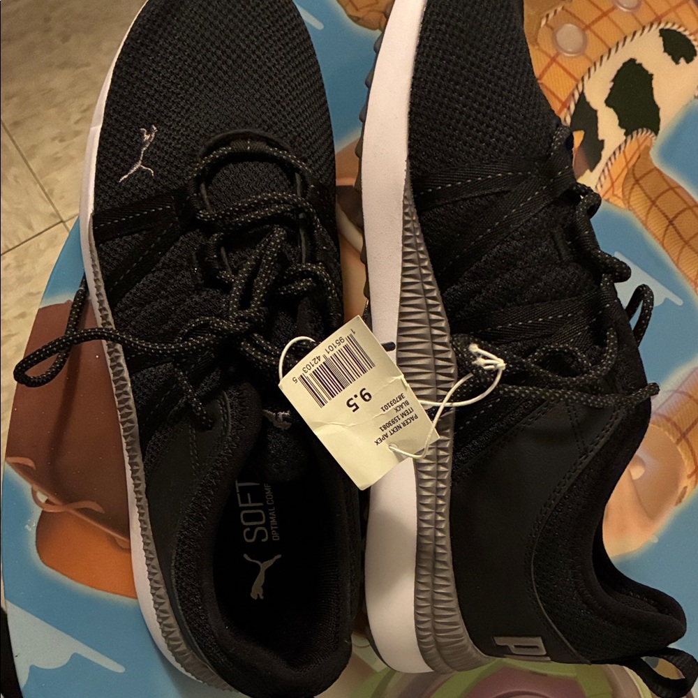 Puma Men's Black and White Sneakers